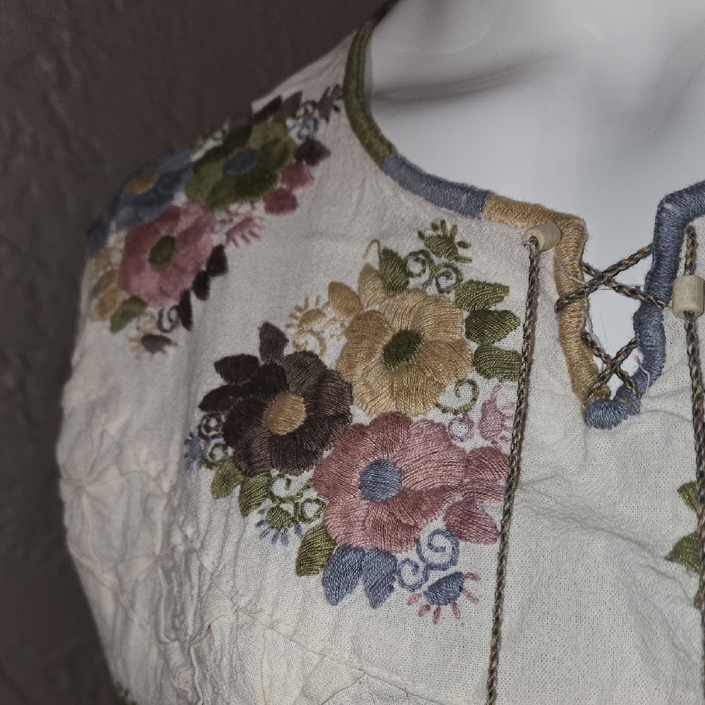 Cream Puff Sleeve Embellished Blouse with Tie . From Mexico Hand Made - Picture 4 of 9